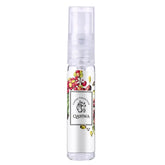 Heldere sprayfles met bloemenontwerp en QAHWA branding van Fragrance World Qahwa